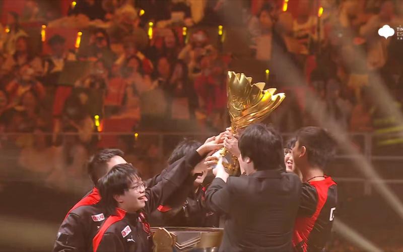 Perfecto(RUS) 以教练的账号进行比赛，作为 Virtus.pro 在 IEM 成都输给了 Vitality