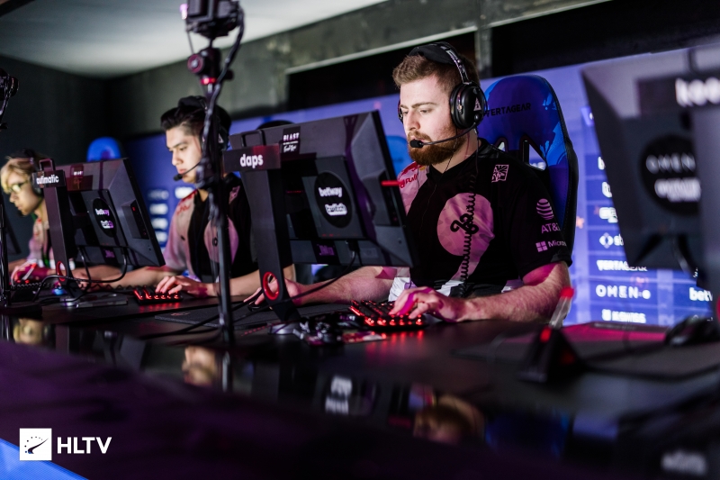 hallzerk ： “我认为我们输掉的5v3或4v3比任何其他队伍都多……这归结于个人失误”